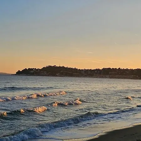 Familiale Pied Dans L'eau Acces Direct A La * キャバレール・シュル・メール