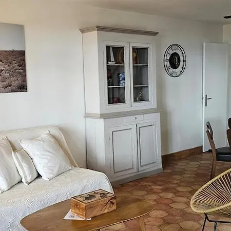 Familiale Pied Dans L'eau Acces Direct A La *