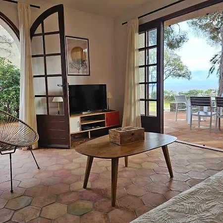 Familiale Pied Dans L'eau Acces Direct A La キャバレール・シュル・メール