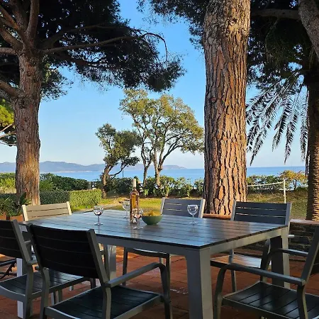 Holiday home Familiale Pied Dans L'eau Acces Direct A La Cavalaire-sur-Mer