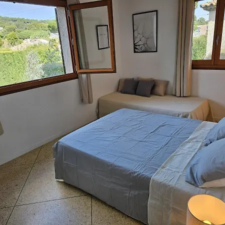 Familiale Pied Dans L'eau Acces Direct A La キャバレール・シュル・メール