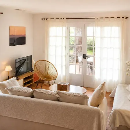 Holiday home Familiale Pied Dans L'eau Acces Direct A La